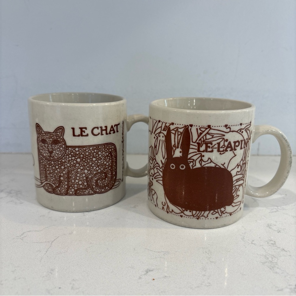 Pair of vintage collector mugs by Taylor and Ng. Le Chat and Le Lapin.